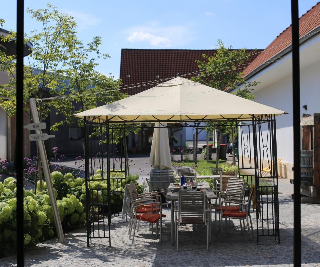Weingut Silvia Heinrich Deutschkreutz Exterior foto